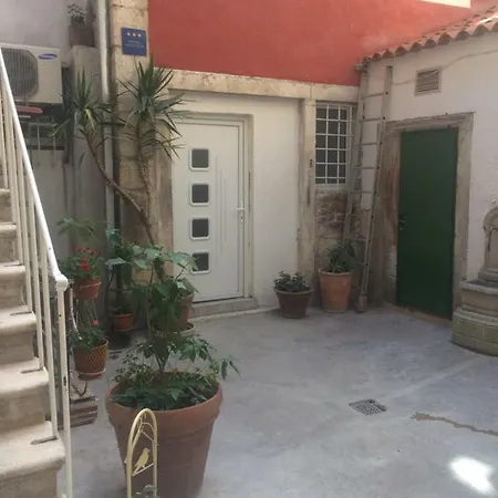 Ana Apartamento *